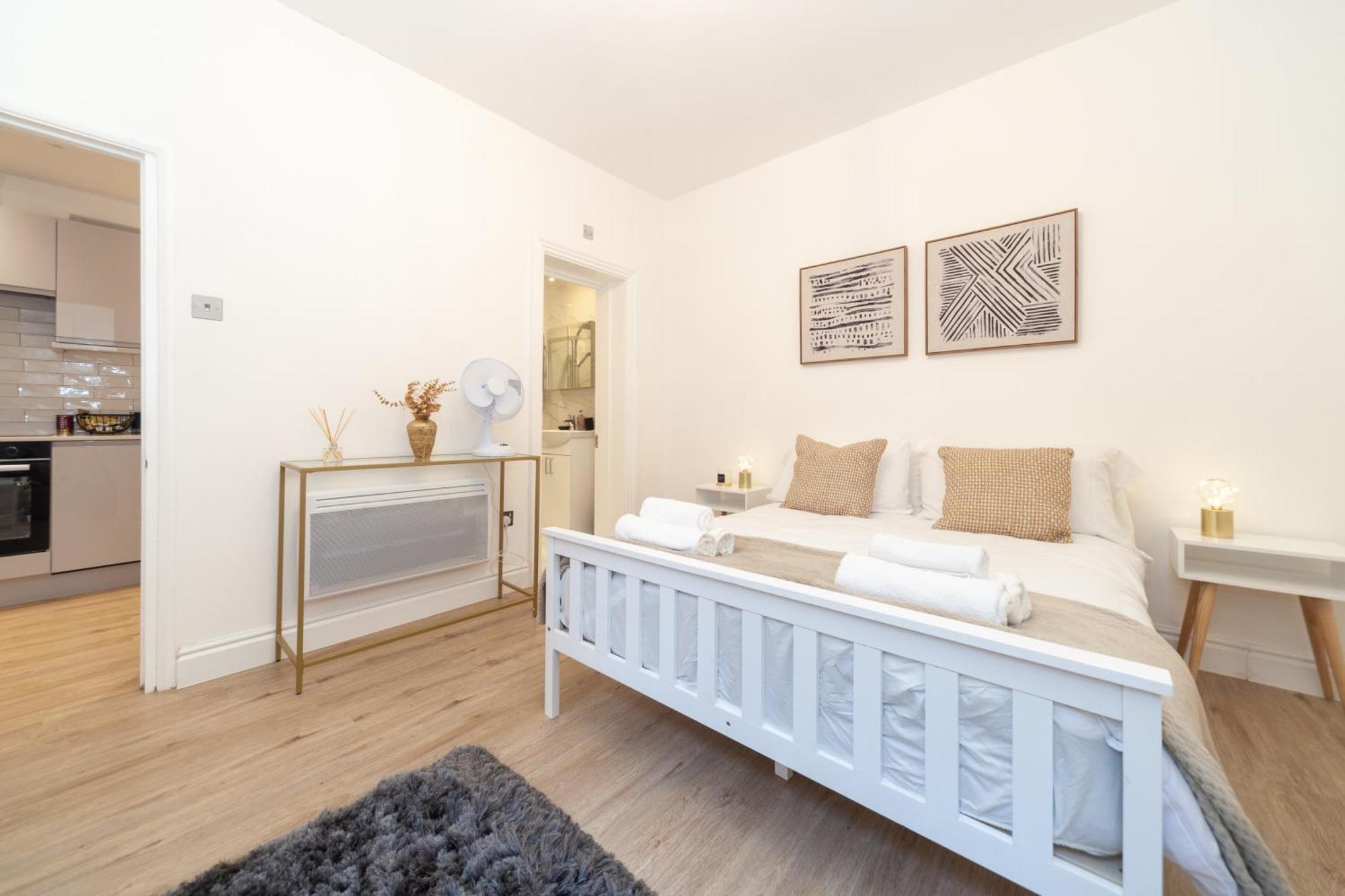 Kensington Luxury Flat With Patio Londra
